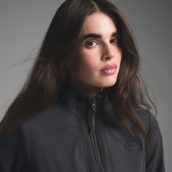 SKIMS fleece lounge fitted jacket storm - Picture 3 of 7